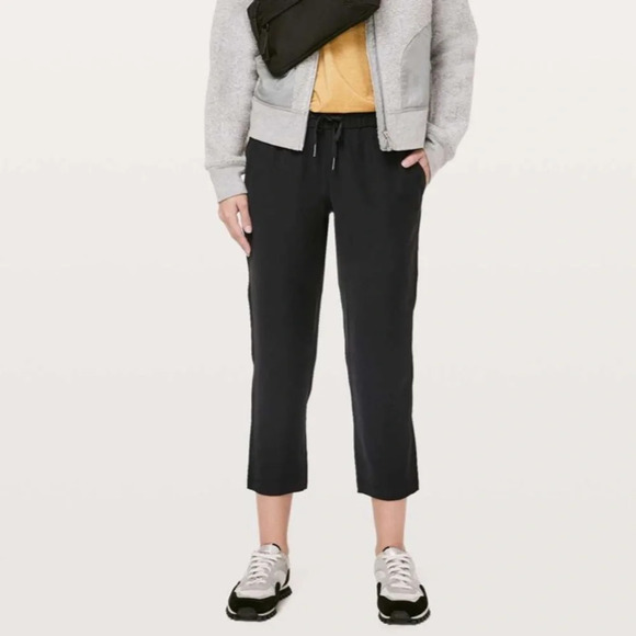 Lululemon On The Fly Crop *Woven 23” Pants -Black (4) - Picture 4 of 9
